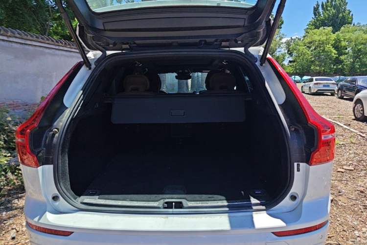 Used Volvo XC60 2023 B5 4x4 Smart Luxury Edition Trunk