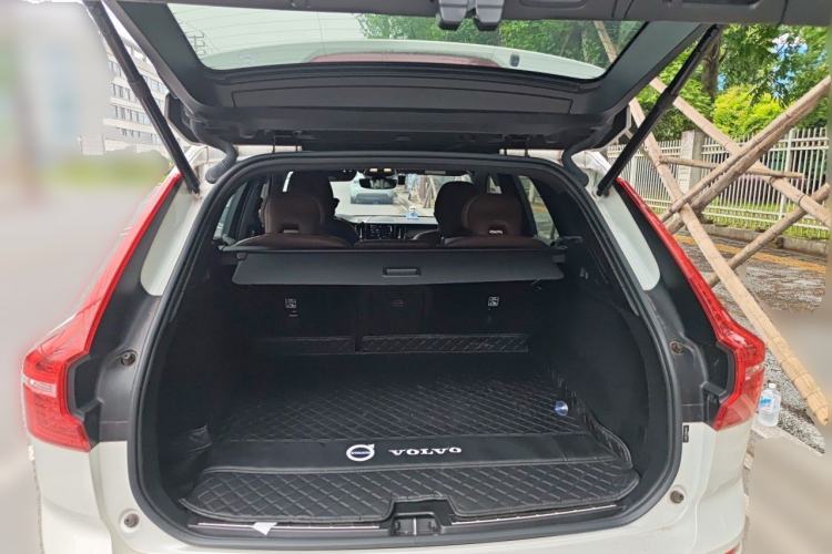 Used Volvo XC60 2023 B5 4x4 SmartDrive Sport Edition Trunk