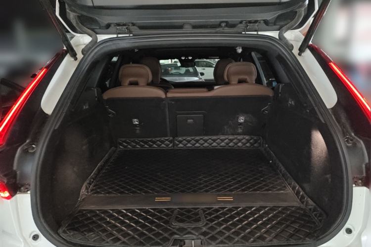 Used Volvo XC60 2023 B5 4x4 Smart Luxury Edition Trunk