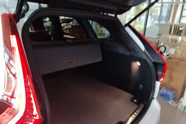 Used Volvo XC60 2023 B5 4x4 Smart Luxury Edition Trunk