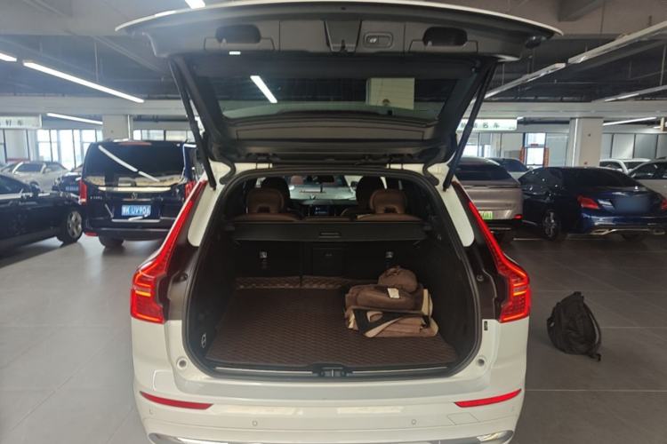 Used Volvo XC60 2023 B5 4x4 Smart Luxury Edition Trunk