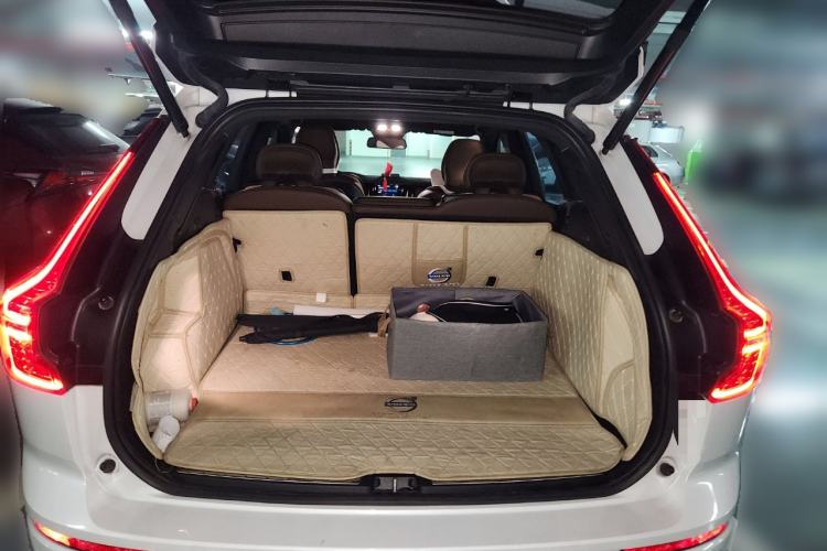 Used Volvo XC60 2023 B5 4x4 Smart Luxury Edition Trunk