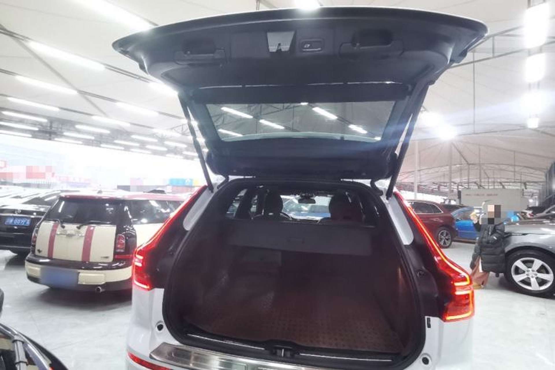 Used Volvo XC60 2023 B5 4x4 Smart Luxury Edition Trunk