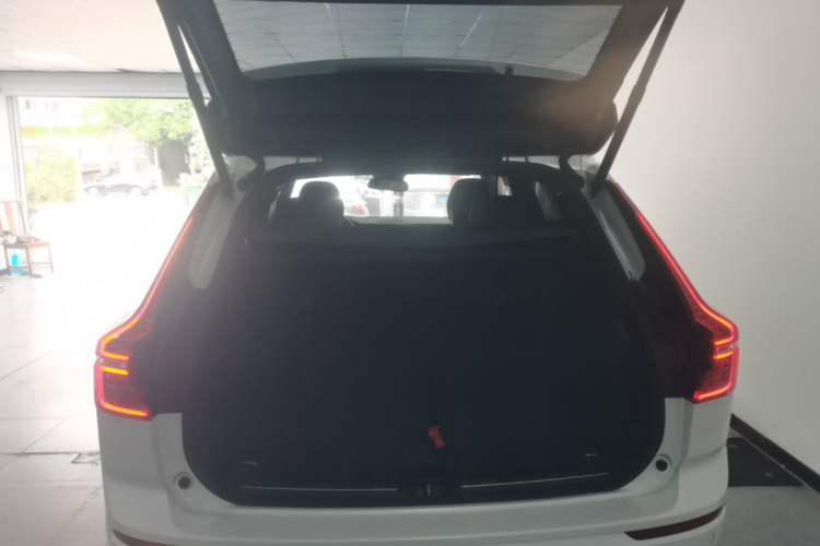Used Volvo XC60 2023 B5 4x4 Smart Luxury Edition Trunk