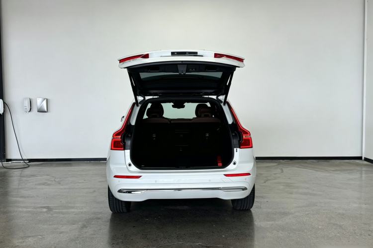 Used Volvo XC60 2023 B5 4x4 Smart Luxury Edition Trunk