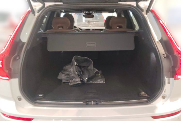 Used Volvo XC60 2023 B5 4x4 Smart Luxury Edition Trunk