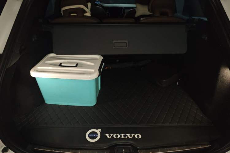 Used Volvo XC60 2023 B5 4x4 Smart Luxury Edition Trunk