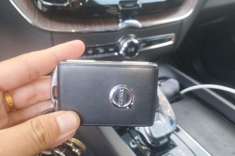 Used Volvo XC60 2023 B5 4x4 Smart Luxury Edition Vehicle Key