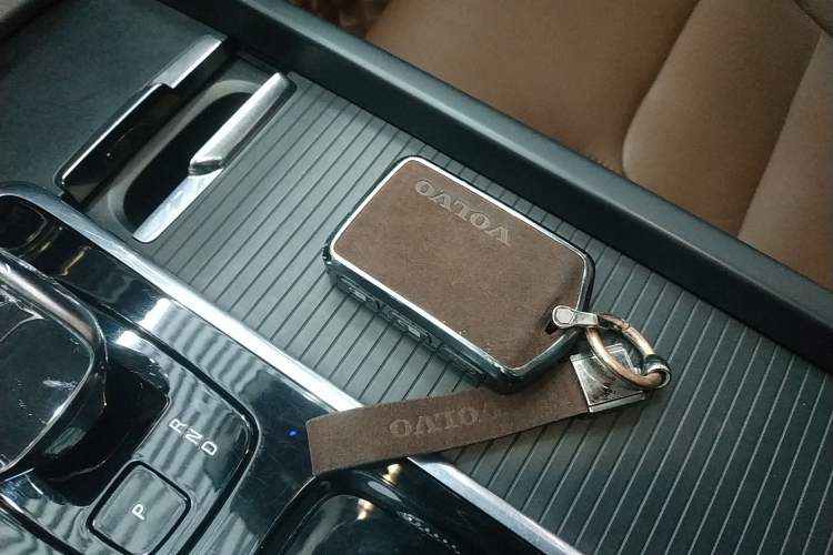 Used Volvo XC60 2023 B5 4x4 Smart Luxury Edition Vehicle Key