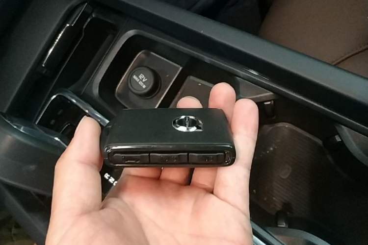 Used Volvo XC60 2023 B5 4x4 Smart Luxury Edition Vehicle Key