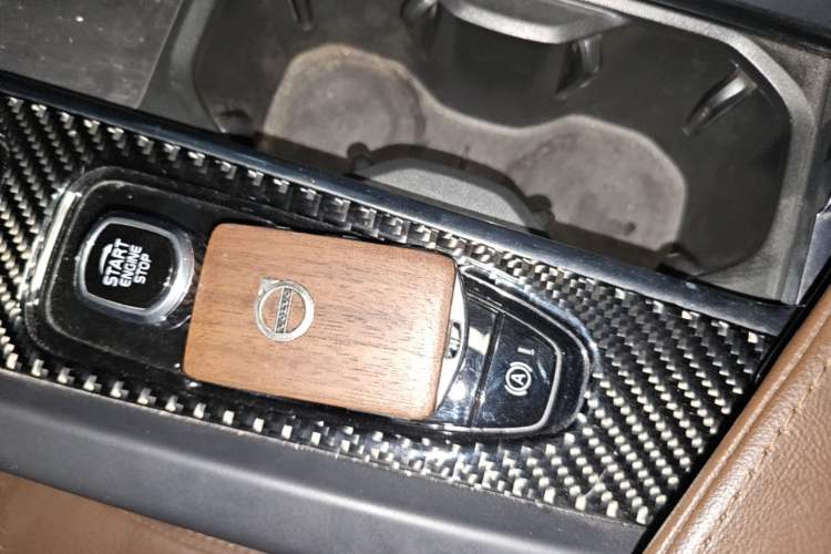 Used Volvo XC60 2023 B5 4x4 Smart Luxury Edition Vehicle Key