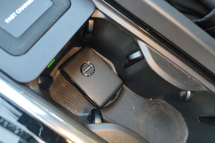 Used Volvo XC60 2023 B5 4x4 Smart Luxury Edition Vehicle Key