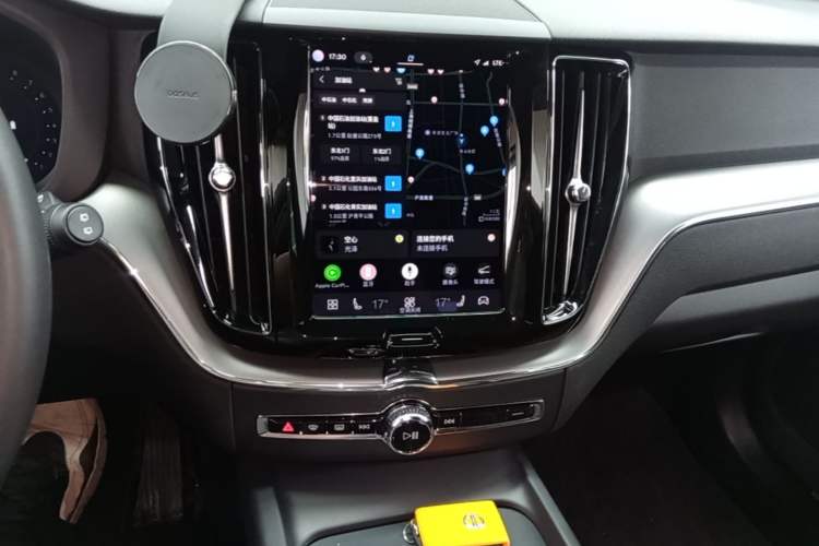 Used Volvo XC60 2023 B5 4x4 Smart Luxury Edition Audio And AC Panel