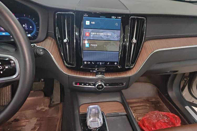 Used Volvo XC60 2023 B5 4x4 Smart Luxury Edition Audio And AC Panel