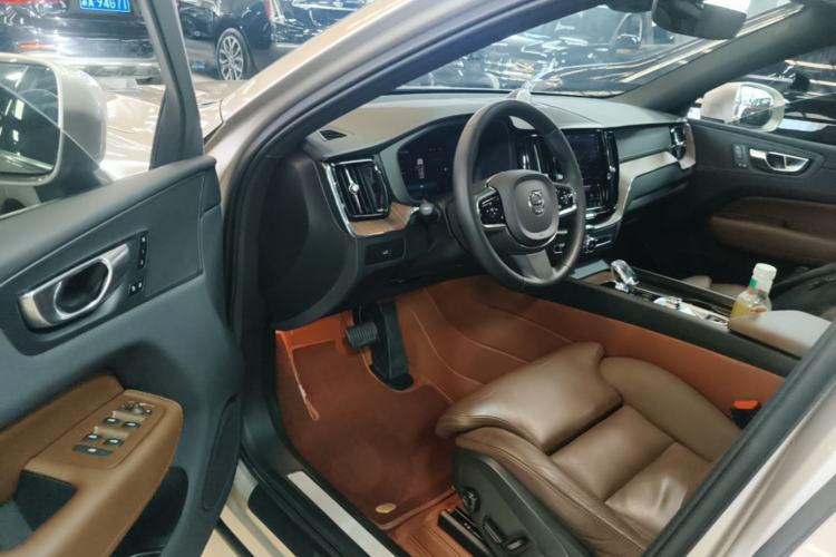 Used Volvo XC60 2023 B5 4x4 Smart Luxury Edition Driver Seat