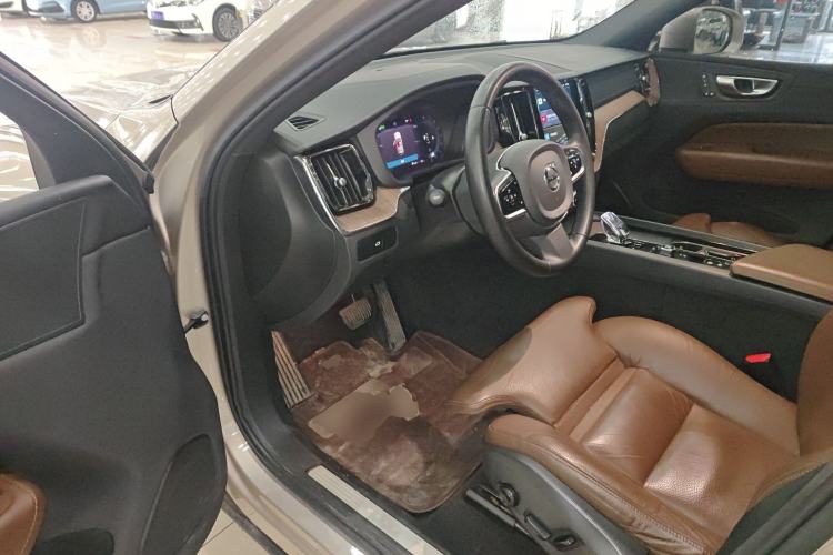 Used Volvo XC60 2023 B5 4x4 Smart Luxury Edition Driver Seat
