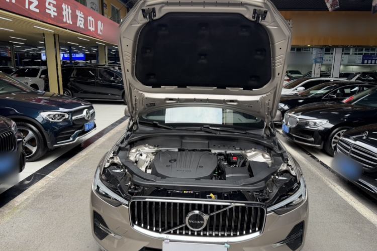 Used Volvo XC60 2023 B5 4x4 Smart Luxury Edition Engine Bay