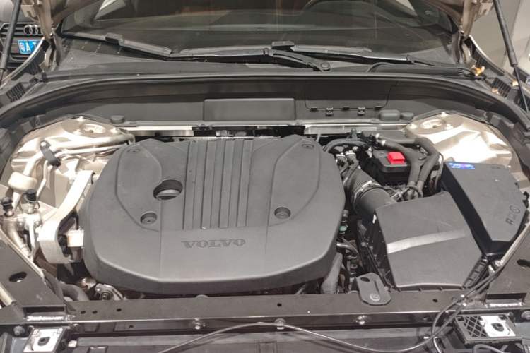 Used Volvo XC60 2023 B5 4x4 Smart Luxury Edition Engine Bay