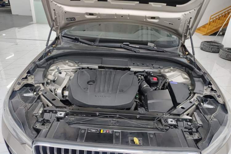 Used Volvo XC60 2023 B5 4x4 Smart Luxury Edition Engine Bay