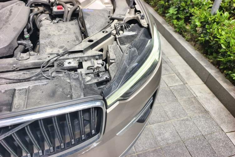 Used Volvo XC60 2023 B5 4x4 Smart Luxury Edition Engine Bay Left