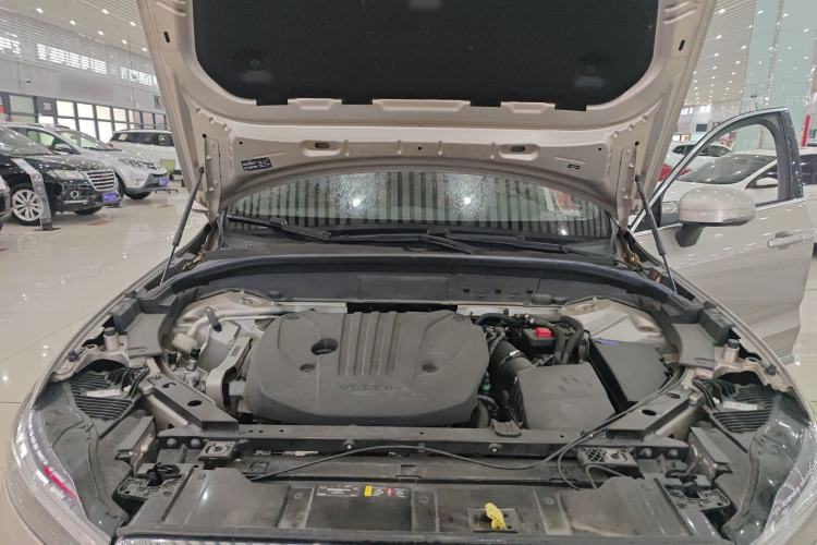 Used Volvo XC60 2023 B5 4x4 Smart Luxury Edition Engine Bay