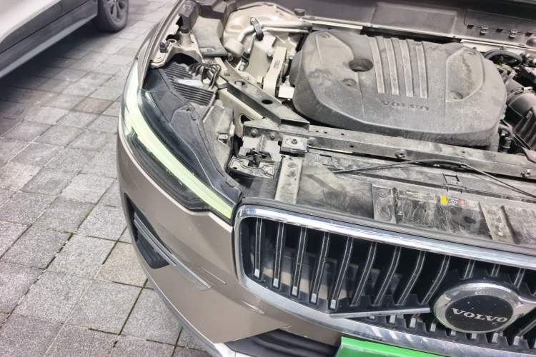 Used Volvo XC60 2023 B5 4x4 Smart Luxury Edition Engine Bay Right