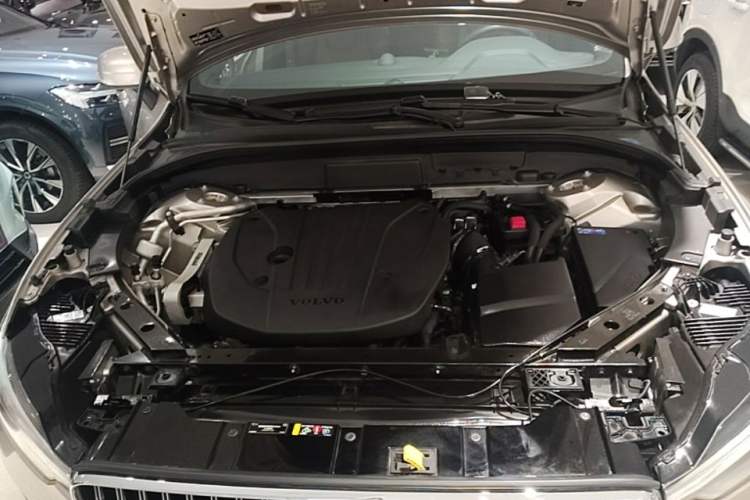 Used Volvo XC60 2023 B5 4x4 Smart Luxury Edition Engine Bay