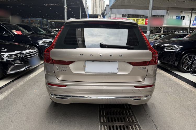 Used Volvo XC60 2023 B5 4x4 Smart Luxury Edition Exterior 3