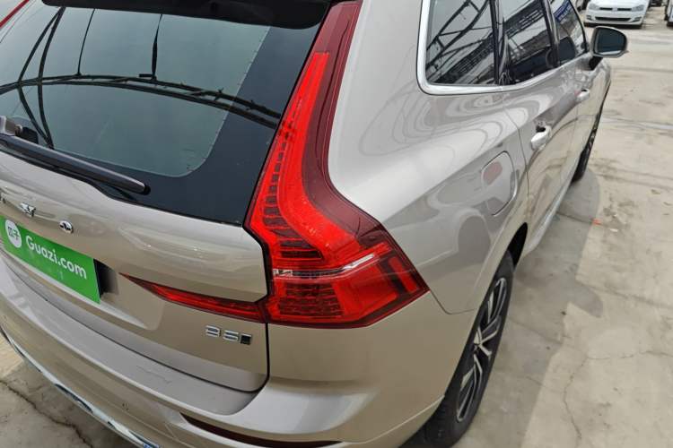 Used Volvo XC60 2023 B5 4x4 Smart Luxury Edition Exterior 3