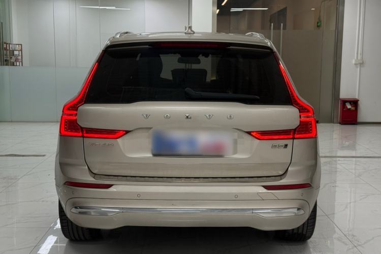 Used Volvo XC60 2023 B5 4x4 Smart Luxury Edition Exterior 4
