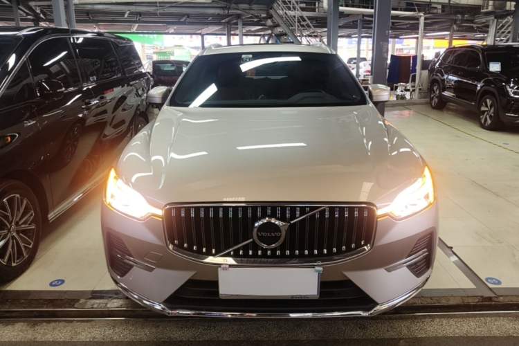 Used Volvo XC60 2023 B5 4x4 Smart Luxury Edition Front