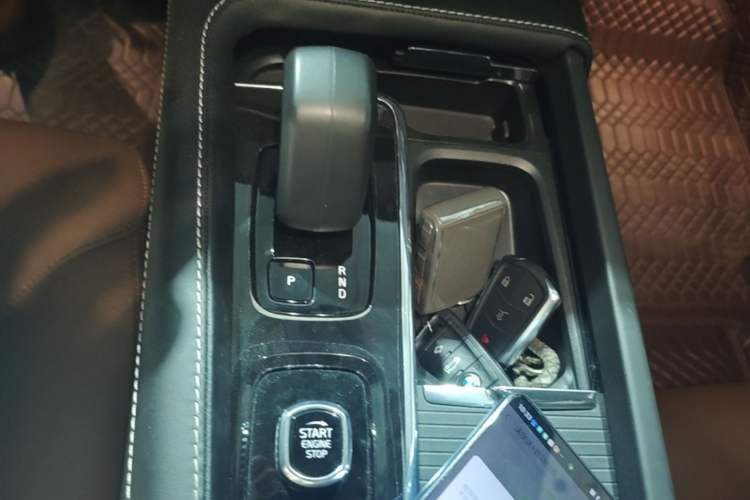 Used Volvo XC60 2023 B5 4x4 Smart Luxury Edition Gear Lever