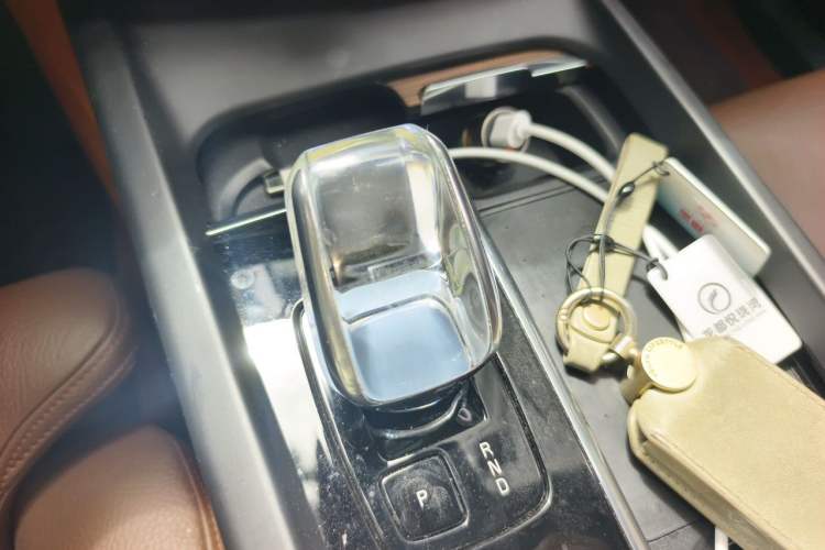 Used Volvo XC60 2023 B5 4x4 Smart Luxury Edition Gear Lever