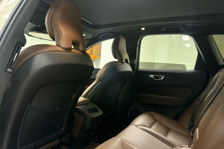Used Volvo XC60 2023 B5 4x4 Smart Luxury Edition Headliner