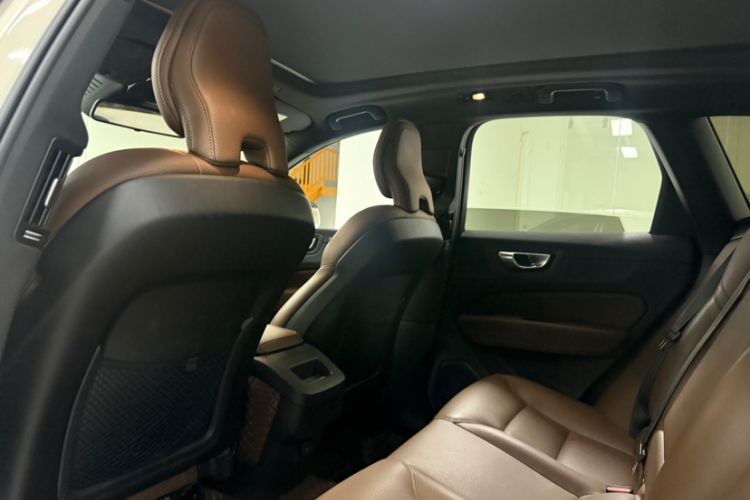 Used Volvo XC60 2023 B5 4x4 Smart Luxury Edition Headliner