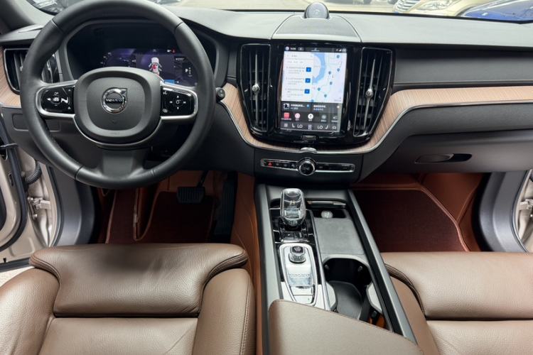 Used Volvo XC60 2023 B5 4x4 Smart Luxury Edition Interior 1