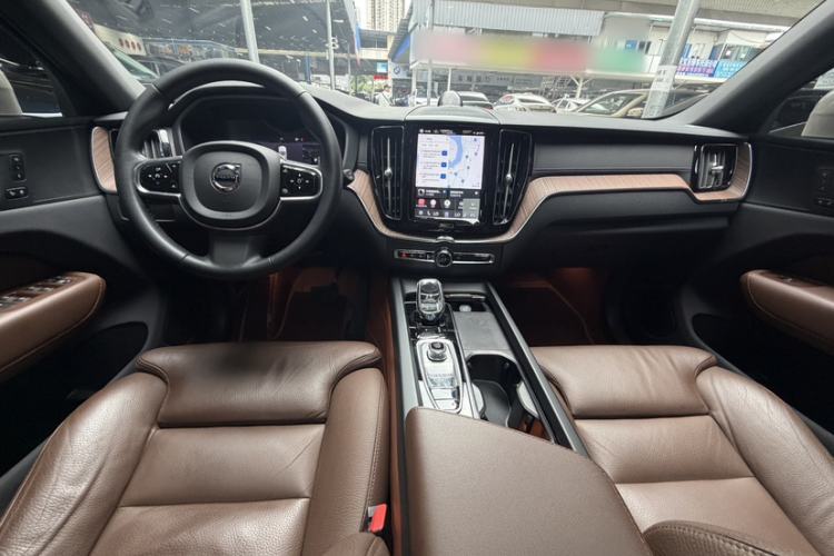 Used Volvo XC60 2023 B5 4x4 Smart Luxury Edition Interior 10