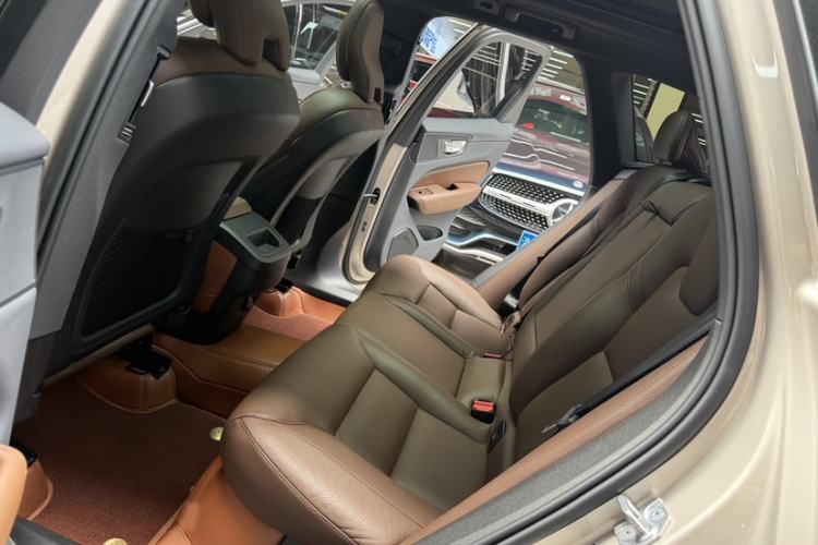 Used Volvo XC60 2023 B5 4x4 Smart Luxury Edition Interior 4