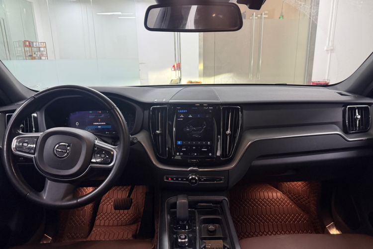 Used Volvo XC60 2023 B5 4x4 Smart Luxury Edition Interior 4
