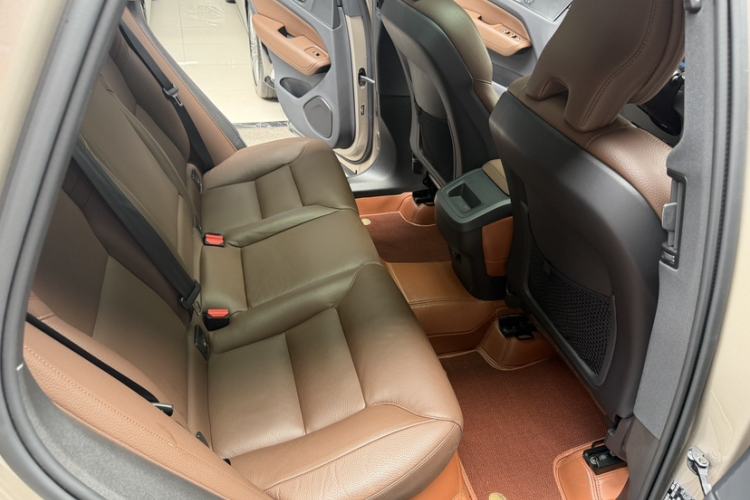 Used Volvo XC60 2023 B5 4x4 Smart Luxury Edition Interior 5