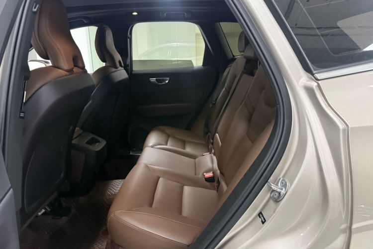 Used Volvo XC60 2023 B5 4x4 Smart Luxury Edition Interior 5