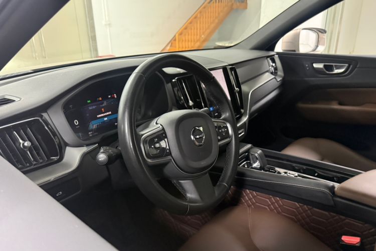 Used Volvo XC60 2023 B5 4x4 Smart Luxury Edition Interior 5