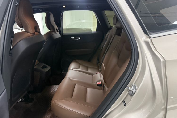Used Volvo XC60 2023 B5 4x4 Smart Luxury Edition Interior 7