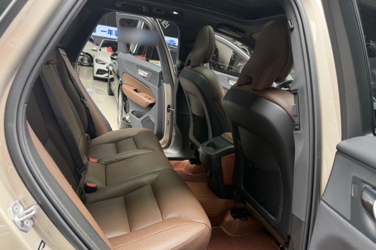 Used Volvo XC60 2023 B5 4x4 Smart Luxury Edition Interior 9