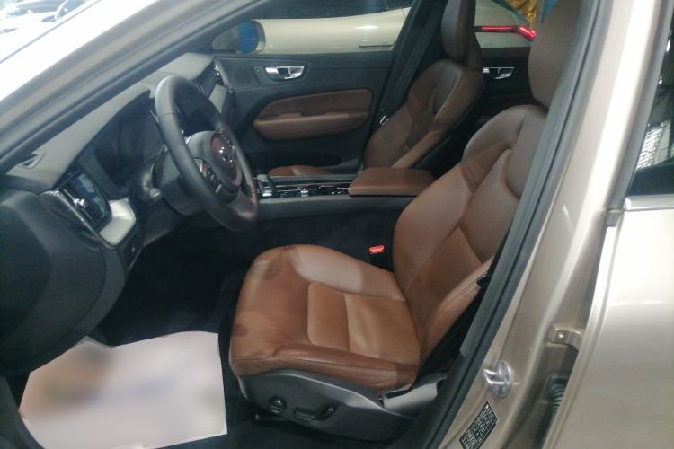 Used Volvo XC60 2023 B5 4x4 Smart Luxury Edition Left Front Seat