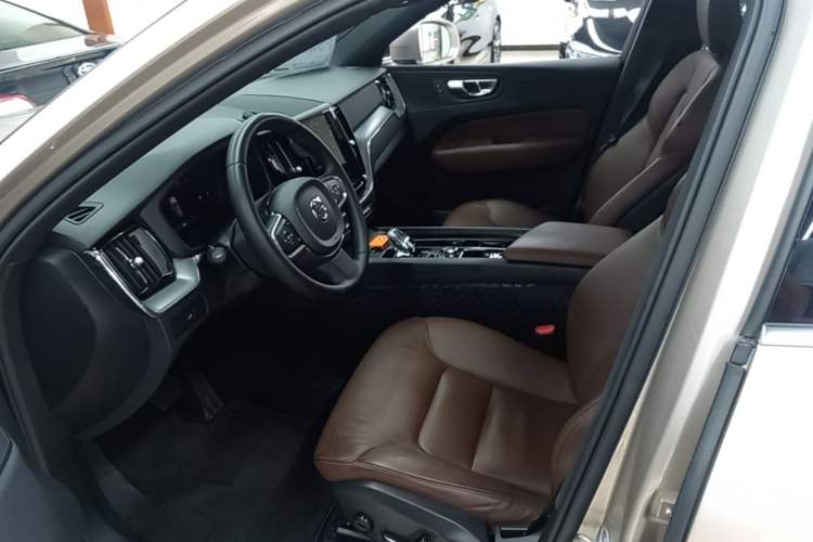 Used Volvo XC60 2023 B5 4x4 Smart Luxury Edition Left Front Seat