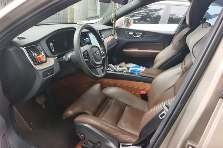 Used Volvo XC60 2023 B5 4x4 Smart Luxury Edition Left Front Seat