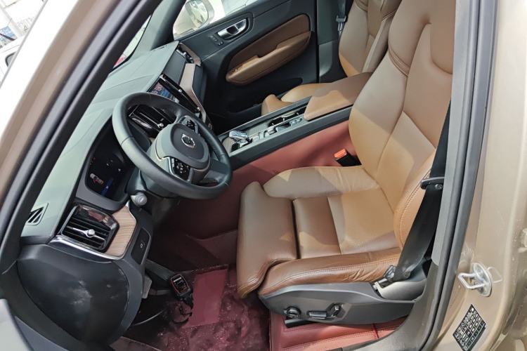 Used Volvo XC60 2023 B5 4x4 Smart Luxury Edition Left Front Seat