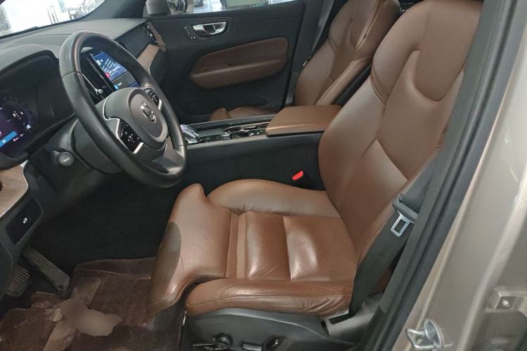 Used Volvo XC60 2023 B5 4x4 Smart Luxury Edition Left Front Seat