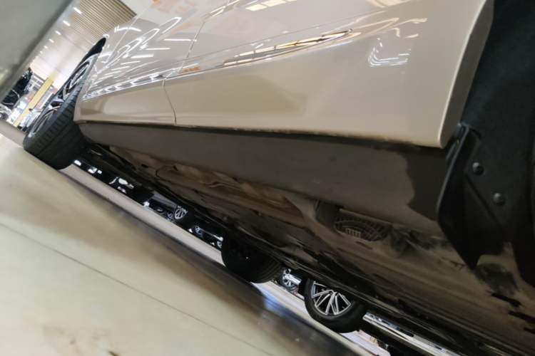 Used Volvo XC60 2023 B5 4x4 Smart Luxury Edition Left Side Sill